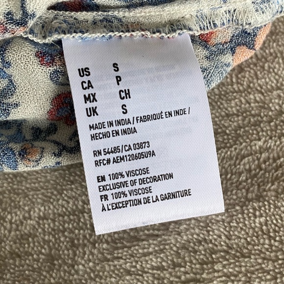 American Eagle Floral Blouse - Picture 4 of 4